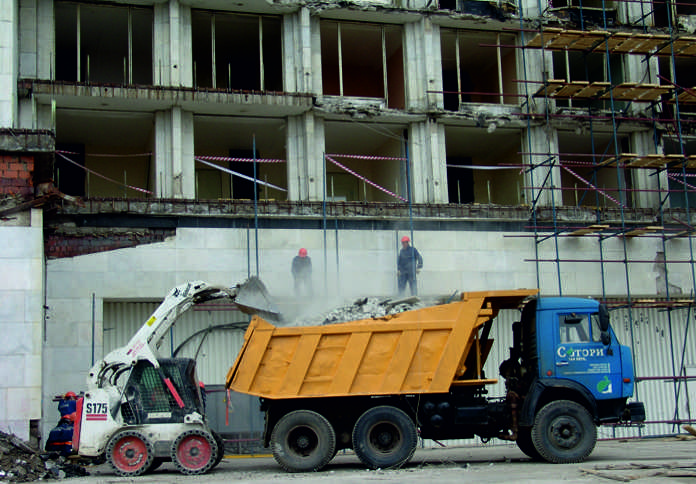 Вывоз строительного мусора самосвалом Scania